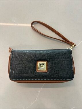 Stone Mountain women's black faux pebble leather wristlet